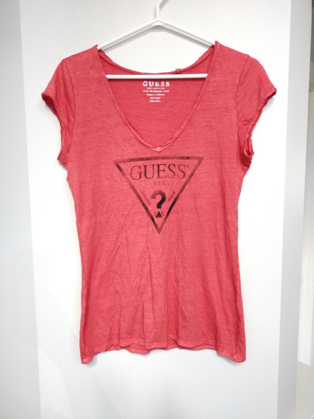 Guess v neck light tee